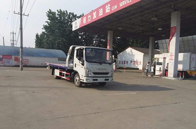 Ծ��һ�϶�ƽ�����ϳ�